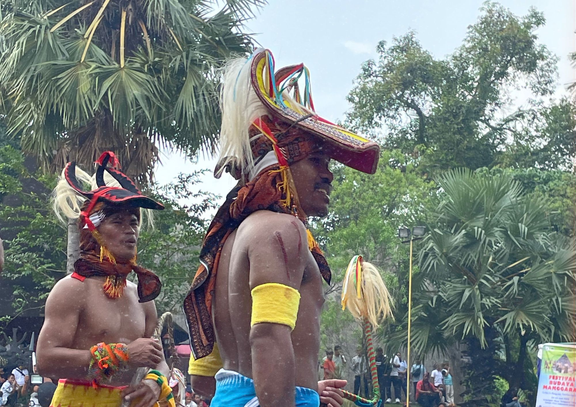 Bertarung hingga berdarah dan luka besar, kami bertemu dengan pemain Caci