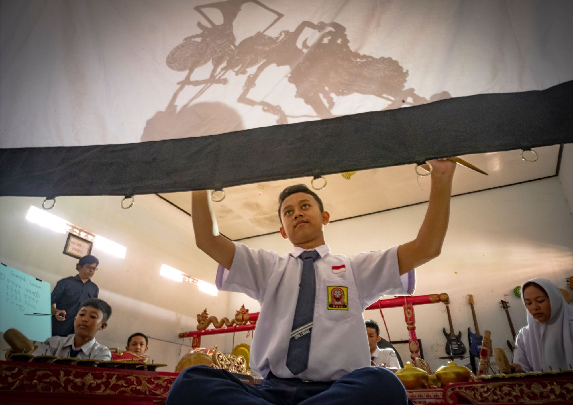 Karawitan dan seni wayang menjadi salah satu yang diberikan kepada anak didik. Hal ini karena sejatinya pendidikan dalam arti luas berakar dari budaya bangsa. (Foto: Heri Nugroho)